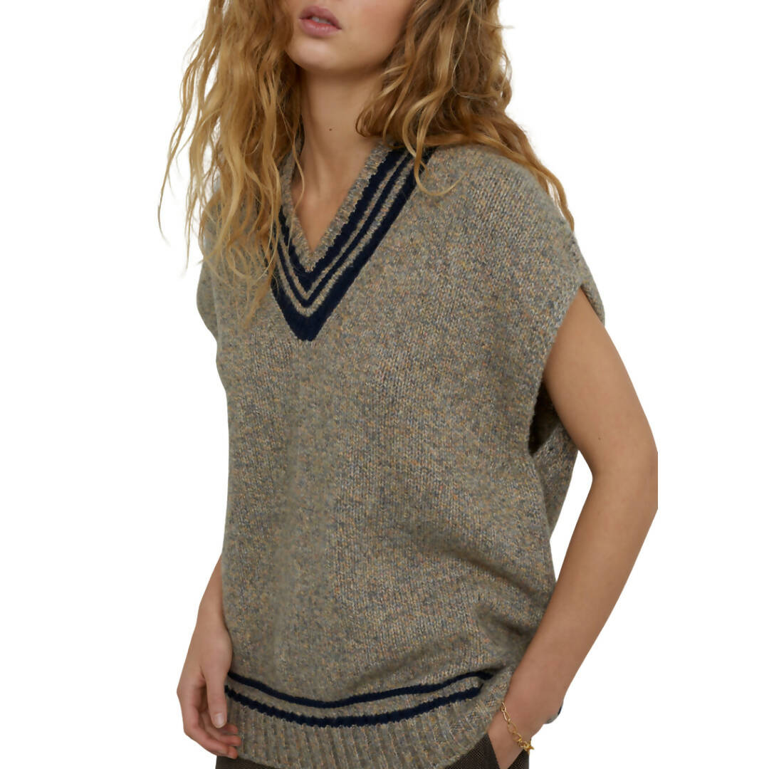 Closed Oversized Sweater Vest