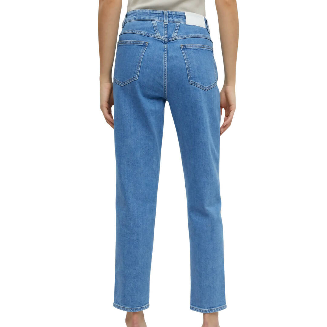 Closed Pedal Pusher Jean